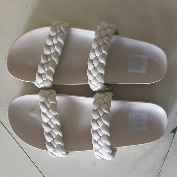 DV Dolce Vita Parla Slip On Sandal - Picture 2 of 9